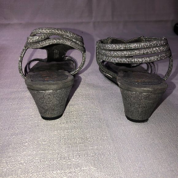 New York Transit Low Wedge Strappy Sandals SZ 8 Worn Once - Picture 5 of 11
